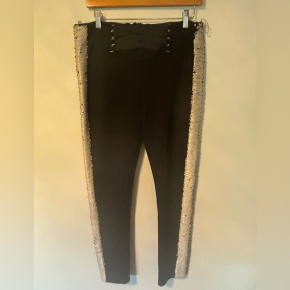 Two’e- 2 pc suit with sequin detailing - Picture 16 of 16